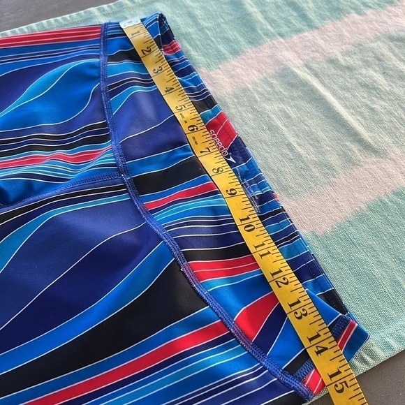 Speedo Red White‎ Blue And Black Bold Print Capri Cropped Leggings - Picture 7 of 9